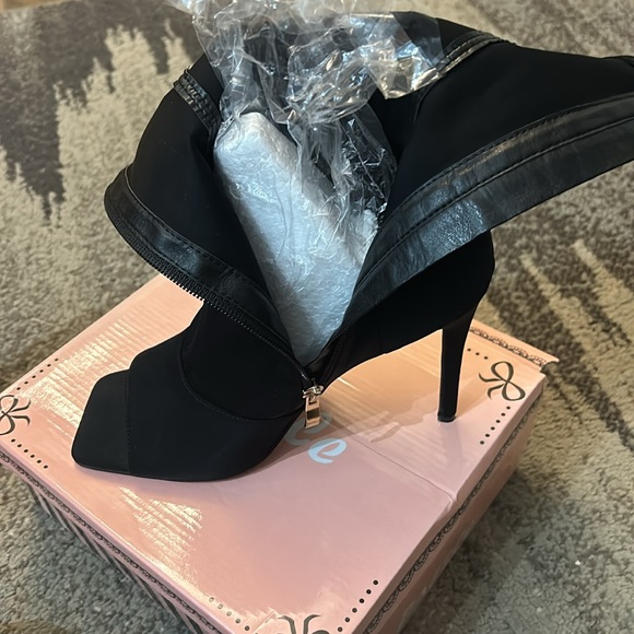 Pazzle Victoria-01 in black - Picture 4 of 5